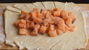 Пирог с форелью и зеленым сыром