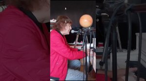 Phil Collins. Фил Коллинз - исполняет Александр Добрынин