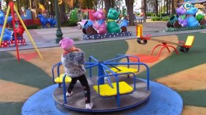 ВЛОГ БОЛЬШАЯ ДЕТСКАЯ ПЛОЩАДКА Гуляем с Хелло Китти Замок для детей Hello Kitty Toys