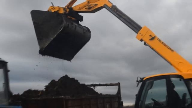 JCB | Удобрение полей (навозом). смотреть онлайн