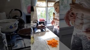 Незрячая Арина 4 года. Готовим вместе с незрячей дочкой.
