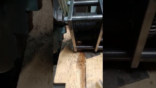 Блок уселения профильной трубы с прокатом гусиной лапки, своими руками. смотреть онлайн