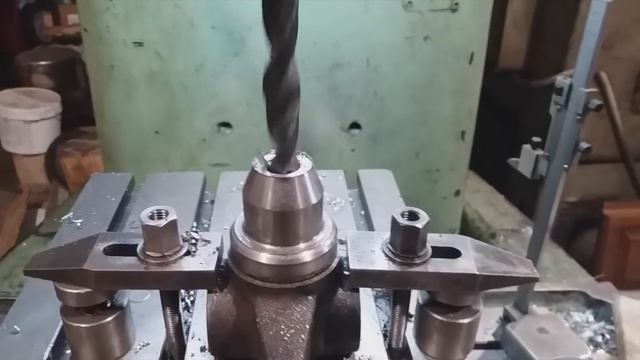 Ремонт поворотного кулака погрузчика HYUNDAI