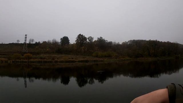 СКУЧНАЯ РЫБАЛКА ВЫХОДНОГО ДНЯ. Есть ли рыба в городской реке? смотреть онлайн