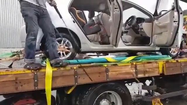 Как нужно мыть машину смотреть онлайн