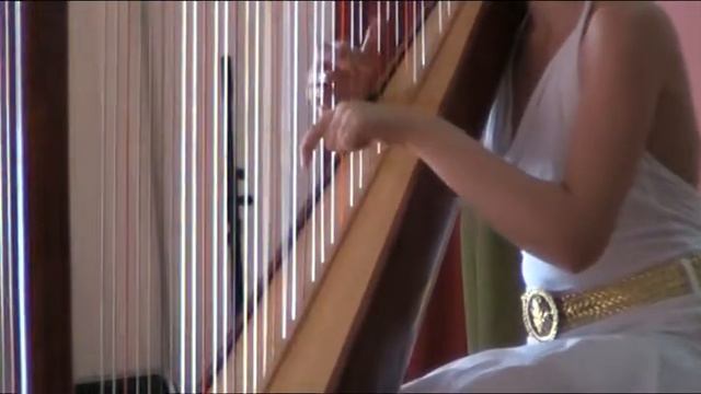 Играет - Мария Огиренко ( арфа ) смотреть онлайн