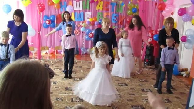 Танец с мамами: "Ма-ма_ма мама Мария"