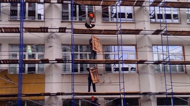 Фасад. Установка рамочных лесов. смотреть онлайн