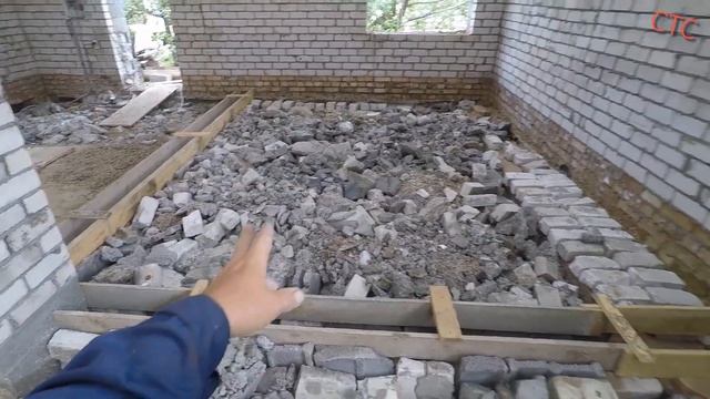 Достроим дом / Засыпка песком, армирование, стяжка / Подшив потолка доской / Часть 10 (август 2019)