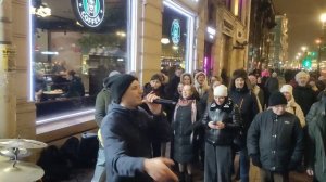 ПИТЕР 😊 УЛИЧНЫЕ МУЗЫКАНТЫ! ГРУППА АЙДАХО СНОВА ВЫСТУПАЕТ НА НЕВСКОМ ПРОСПЕКТЕ, ЗИМА В СЕРДЦЕ!❤️