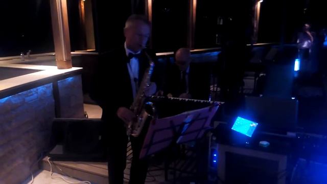 Саксофонист на мероприятие смотреть онлайн