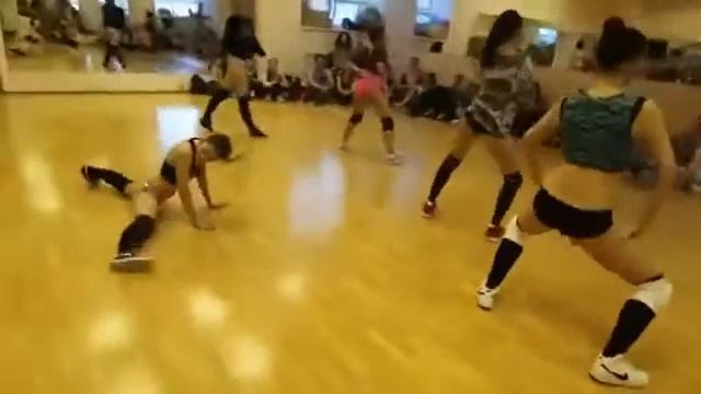 Из всех ,что я видел это самый достойныё тверк смотреть онлайн