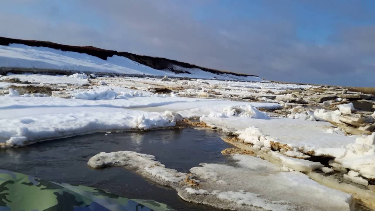 Аэролодка Пиранья - незаменимый внедорожник! Переход по льдинам на одной из рек Камчатки смотреть онлайн