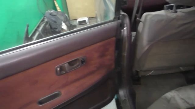 Переклейка старой ткани на дверных картах