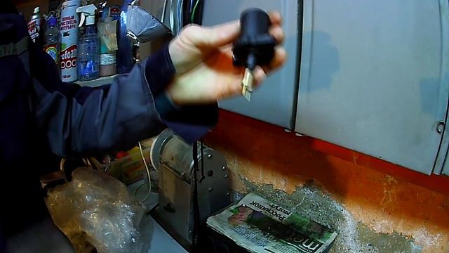 Из-за чего скутер жрет бензин смотреть онлайн