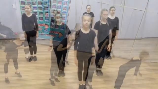 Детский образцовый танцевальный коллектив «Юность» .Подарок всем мамам в День матери. смотреть онлайн