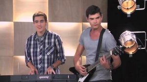 Diego y León le cantan "Cuando Me Voy" a Vilu (Capitulo 56) HD