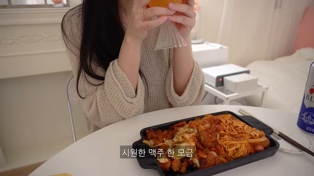 ENG)?자취생의 평일 일상, 얼큰한 김치우동과 김밥 만들기, 불닭 회오리 오므라이스, 칠리새우, 두부 파스타, 마늘 까는 방법, 마트 장보기, 허니 고구마, 봉골레 파스타