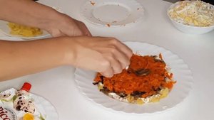 салат Сугробы. Вкусный салат с курицей и грибами! #салат #сугроб #холодныезакуски