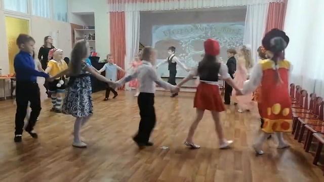 Весна красна идёт и песенки поёт. смотреть онлайн