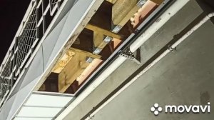 Обшив карнизного свеса и лобовой доски металлом.