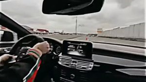 Покупаешь mercedes банан, тебе спрашивает какая у тебя, машина ты говоришь у меня Мерседес!! бана