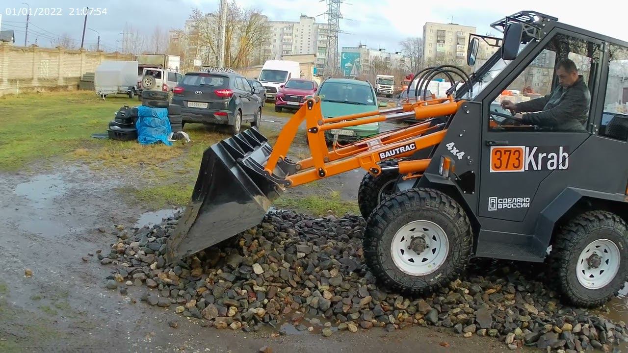 Минипогрузчик Krab 373 в работе