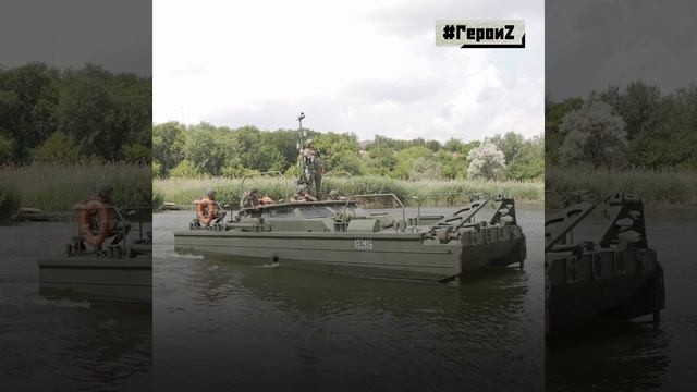 Отличная у нас молодёжь! Правильная. Думающая. Эти ребята сейчас защищают Родину. смотреть онлайн