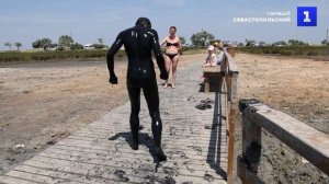 Лечебные грязи в Крыму – отдыхающие едут на озеро Чокрак