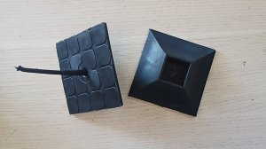 Отливка опоры для профильной квадратной трубы 25*25. Тэп шор 80. 1 деталь в форме. Автомат.