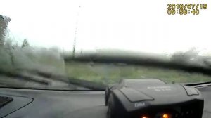 удар молнии в леп 10000 вольт рядом с машиной