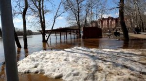 Вода на Урале в Оренбурге затопила все пляжи и постройки на них