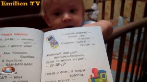 Отец читает малышу детские развивающие стишки для самых маленьких. Учимся говорить