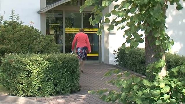 До сентября будет закрыт Парвентский филиал Социальной службы смотреть онлайн