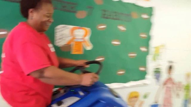 Как моют полы в американской школе. Круто! смотреть онлайн