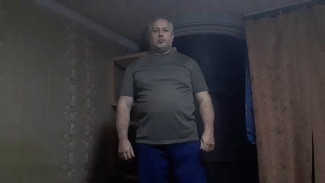 Изометрическая гимнастика .Элемент ,  растягивание цепи мышцами торса , цепь на груди .