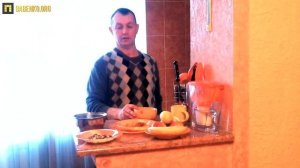 Питание после инсульта. Валерий Бабенко готовит завтрак и рассказывает о своей диете после инсульта