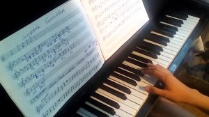 (Маны, Маны) на пианино