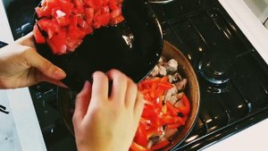 Мясная подлива с болгарским перцем