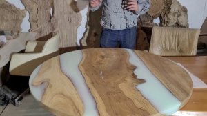 Круглый стол с бедлй заливкой