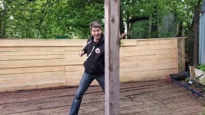 Разбиваю кирпичи. Если вы мастер каратэ, то должны быть способны своим ударом расколоть кирпич.