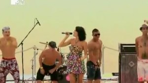 Бухую певицу Славу лапают все подряд !