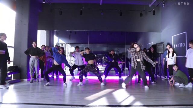 SIMEEZ | Twerk (Feat. Cardi B) - City Girls | INTRO Dance Music Studio смотреть онлайн