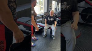 СТАВИМ ТЕХНИКУ ЖИМА ЛЁЖА. СПОРТСМЕН 84 года .