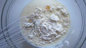 Клафути со смородиной и малиной