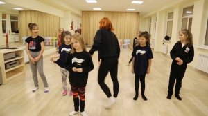 КАК НАУЧИТЬСЯ ТАНЦЕВАТЬ ХИП ХОП ЗА 5 МИНУТ В 8 ЛЕТ