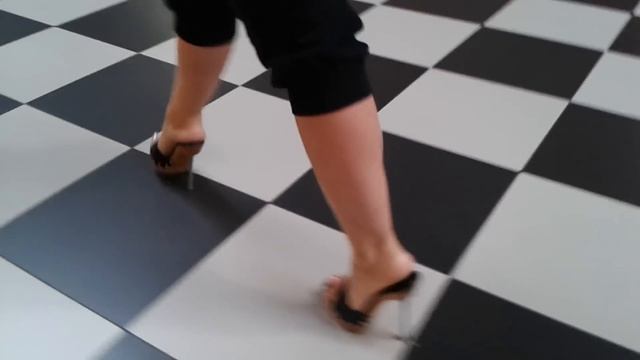 shopping in high heels ;) смотреть онлайн