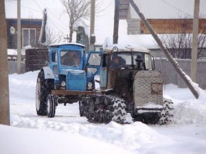 Soviet tractors DT-75m and T-40M /// ДТ-75М Казахстан дергает Т-40М