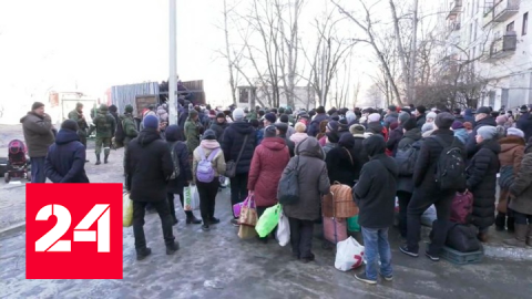 Несмотря на бои, в Рубежное продолжают везти гуманитарную помощь - Россия 24