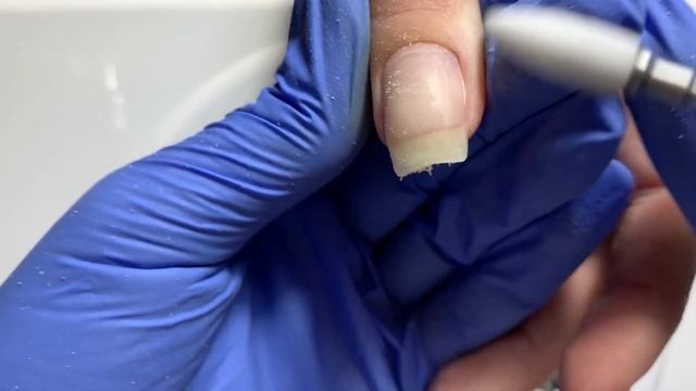 Маникюр на клиенте || ПРОСТОЙ ДИЗАЙН С ФОЛЬГОЙ ||коррекция гель-лака || Полина Белова смотреть онлайн